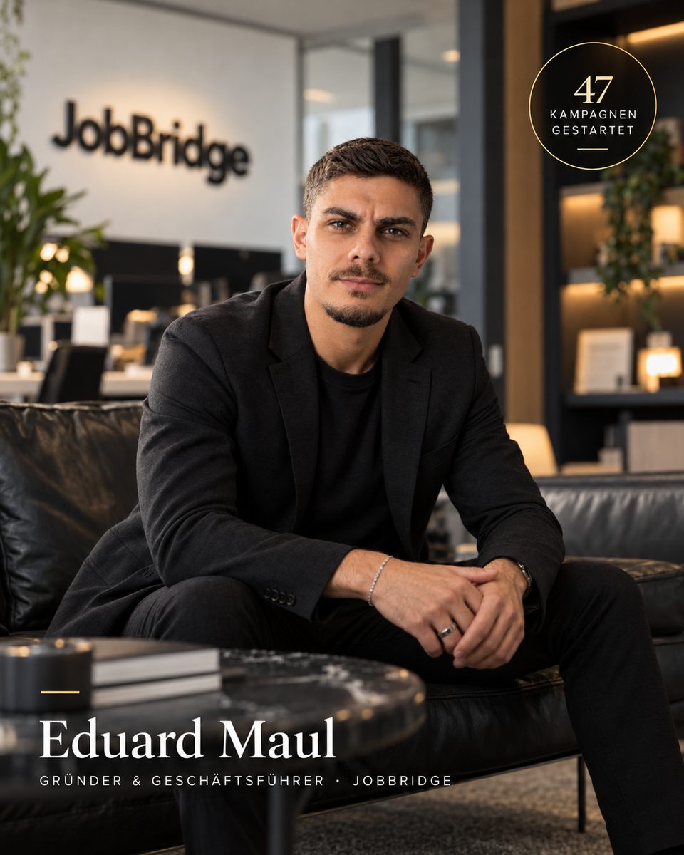 Eduard Maul, Gründer & Geschäftsführer von JobBridge, im JobBridge-Büro